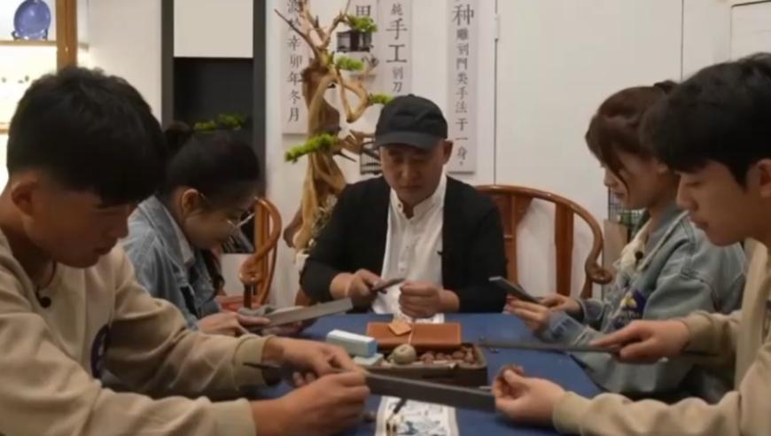 亚冬会开幕式,2025澳门管家婆正版资料图库图片,成语解释落实可能存在的问题_交互版V9.47
